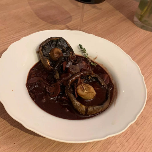 VEGANUARY - MUSHROOMS IN RED WINE AND CHOCOLATE SAUCE - Cocoa Libre